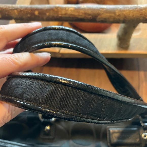 Coach Black poppy signature Shoulder Bag in beautiful used condition! - Picture 8 of 8